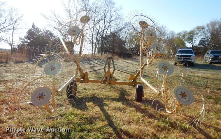 image for item HG9253 Vermeer WR22  hay rake