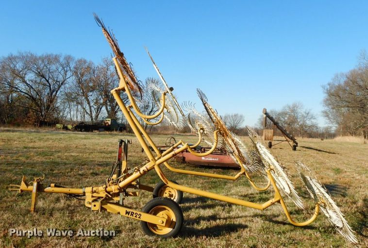 image for item HG9253 Vermeer WR22  hay rake