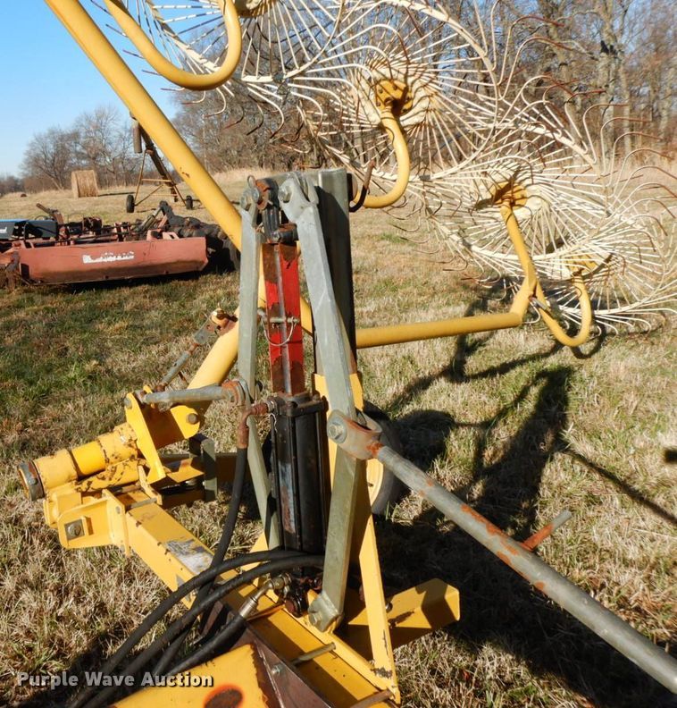 image for item HG9253 Vermeer WR22  hay rake