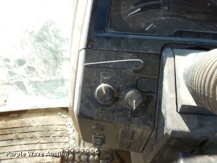 image for item HG9307 2002 John Deere 6405  tractor