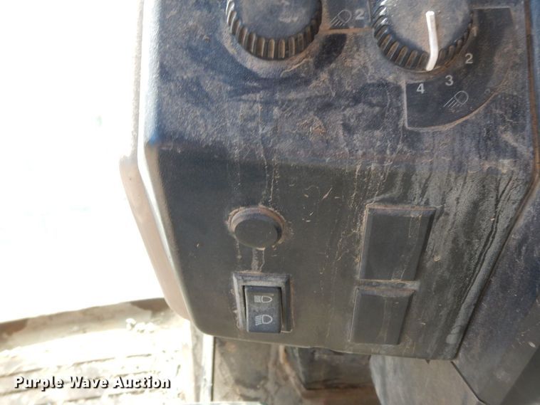 image for item HG9307 2002 John Deere 6405  tractor