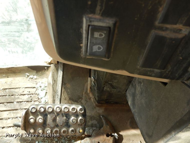 image for item HG9307 2002 John Deere 6405  tractor