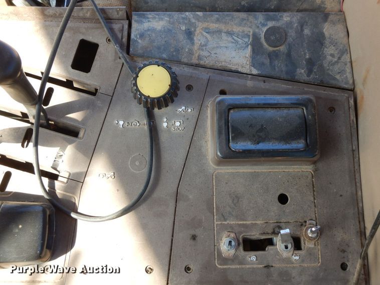 image for item HG9307 2002 John Deere 6405  tractor