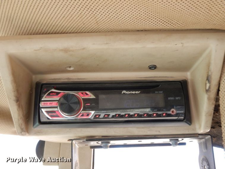 image for item HG9307 2002 John Deere 6405  tractor