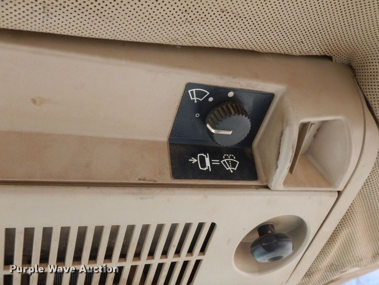 image for item HG9307 2002 John Deere 6405  tractor