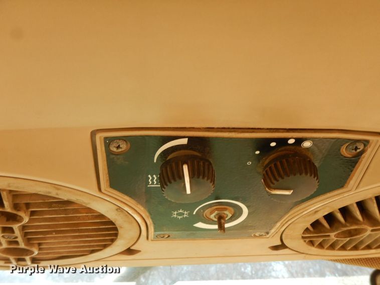 image for item HG9307 2002 John Deere 6405  tractor