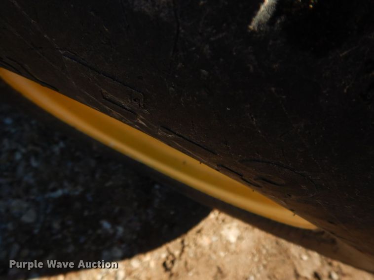 image for item HG9307 2002 John Deere 6405  tractor