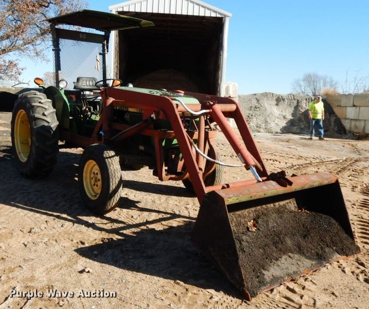 image for item HG9308 1981 John Deere 2040  tractor