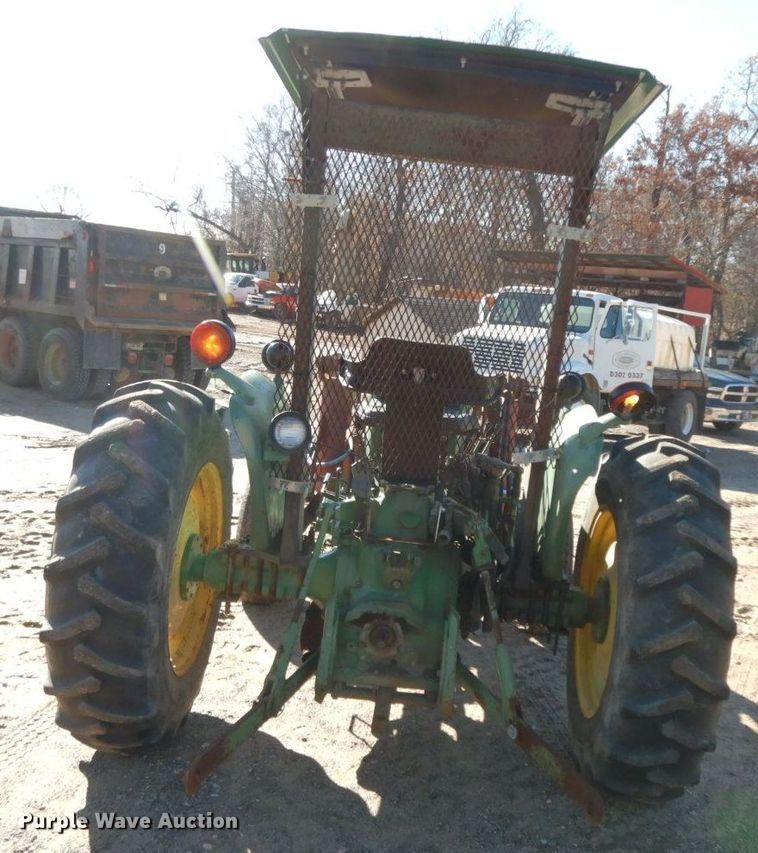 image for item HG9308 1981 John Deere 2040  tractor