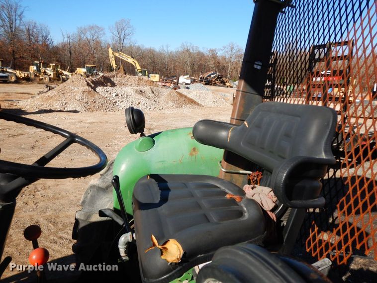 image for item HG9308 1981 John Deere 2040  tractor