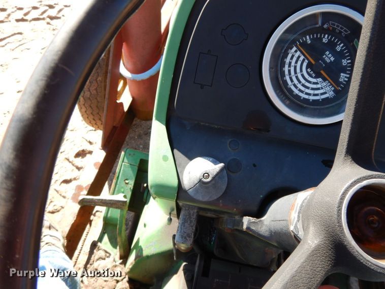 image for item HG9308 1981 John Deere 2040  tractor