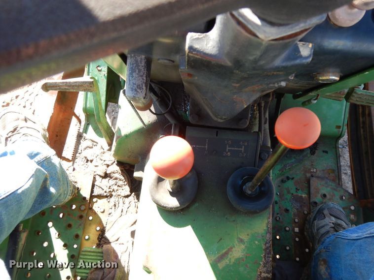 image for item HG9308 1981 John Deere 2040  tractor