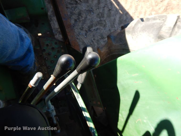 image for item HG9308 1981 John Deere 2040  tractor