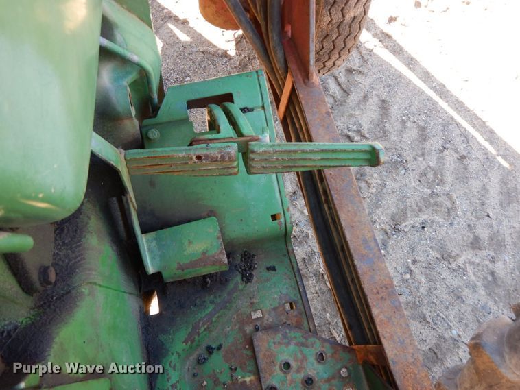 image for item HG9308 1981 John Deere 2040  tractor