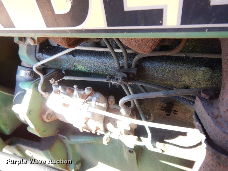 image for item HG9308 1981 John Deere 2040  tractor