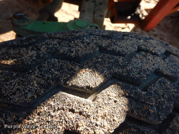 image for item HG9308 1981 John Deere 2040  tractor