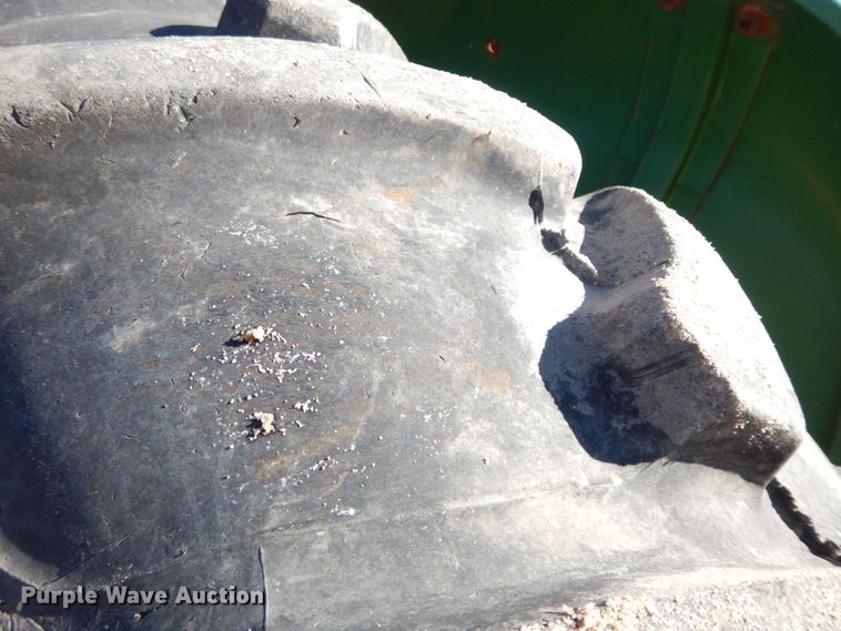 image for item HG9308 1981 John Deere 2040  tractor