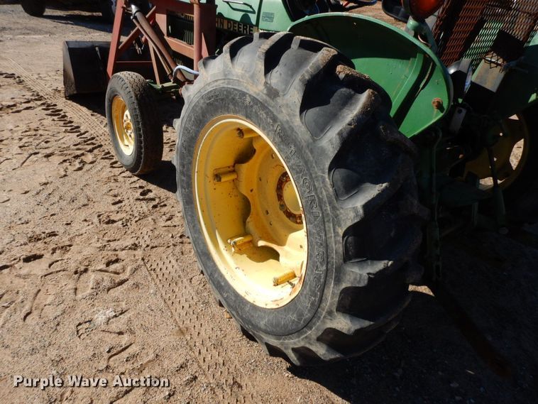 image for item HG9308 1981 John Deere 2040  tractor