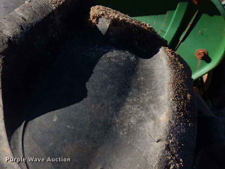 image for item HG9308 1981 John Deere 2040  tractor