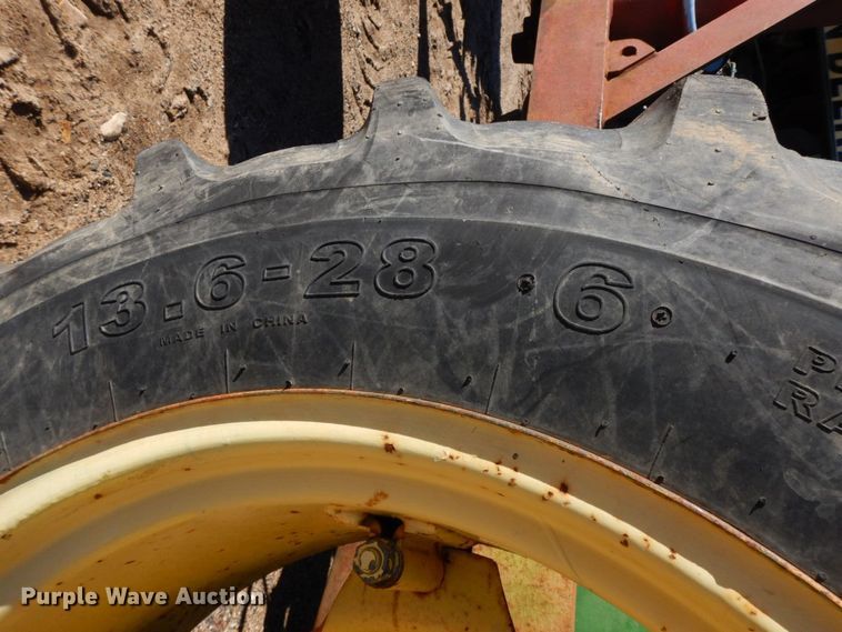 image for item HG9308 1981 John Deere 2040  tractor