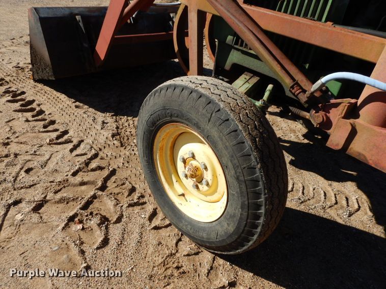 image for item HG9308 1981 John Deere 2040  tractor