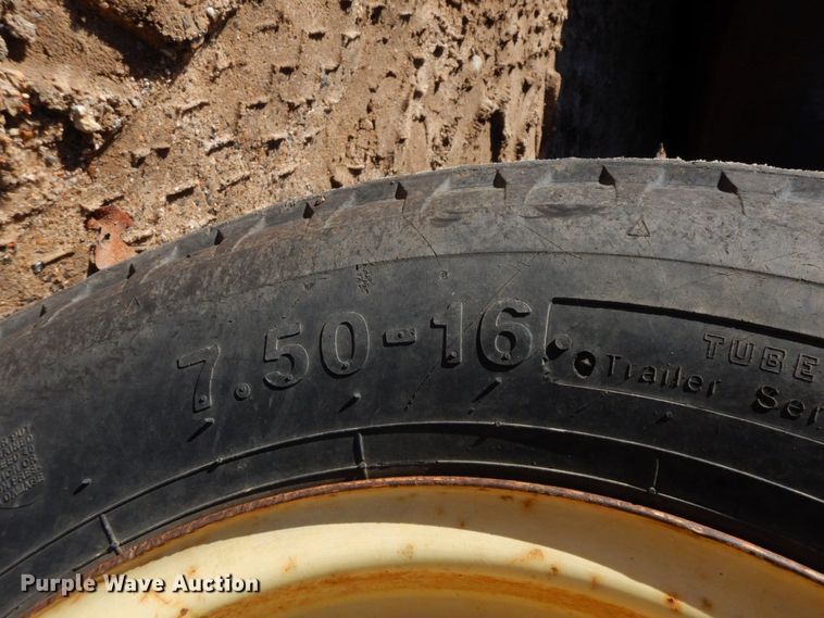 image for item HG9308 1981 John Deere 2040  tractor