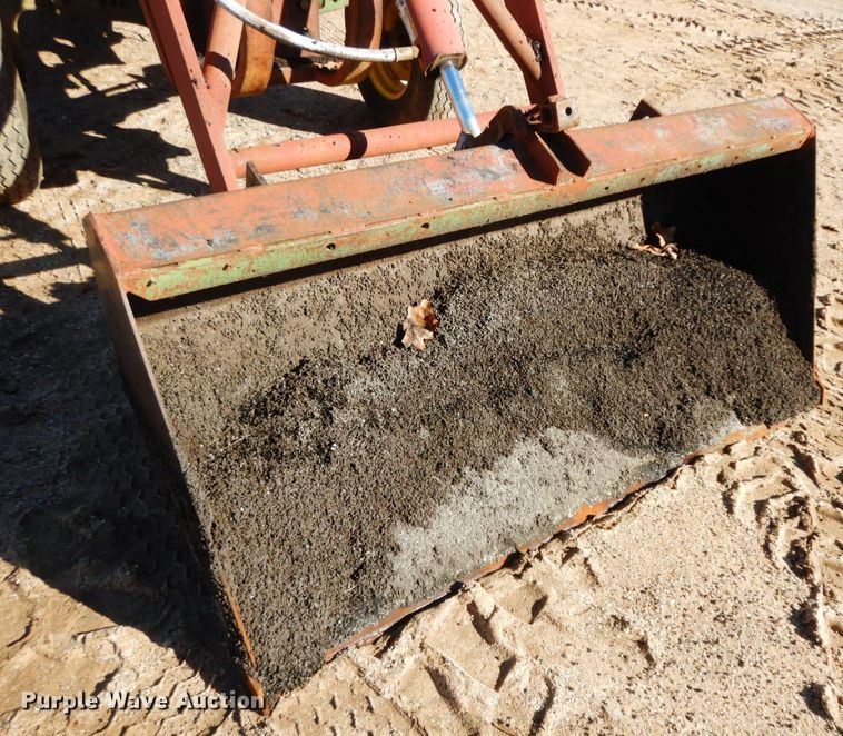 image for item HG9308 1981 John Deere 2040  tractor