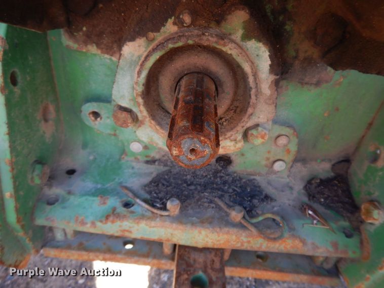 image for item HG9308 1981 John Deere 2040  tractor