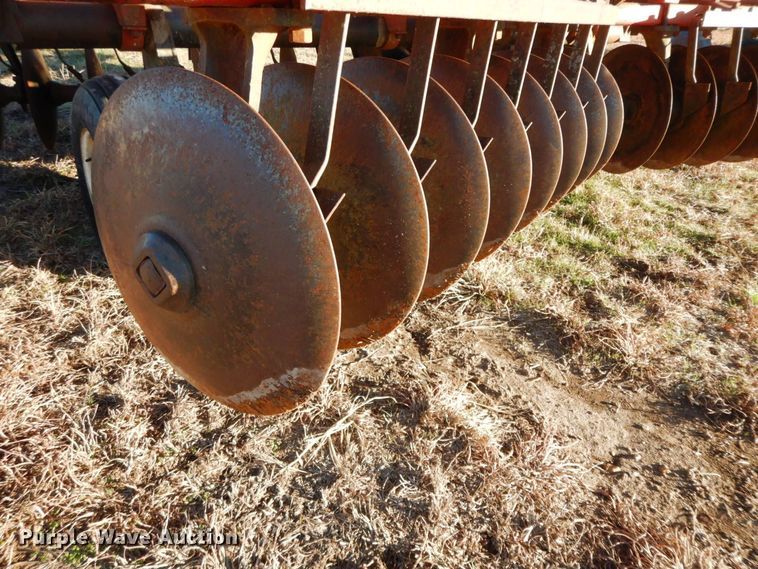 image for item HG9330 International 490  tandem disk