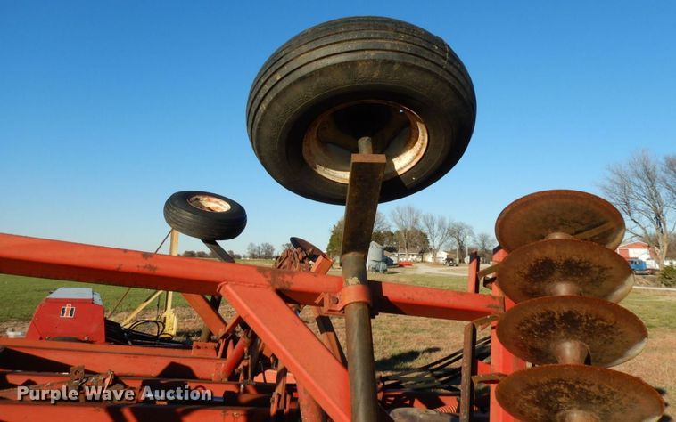 image for item HG9330 International 490  tandem disk