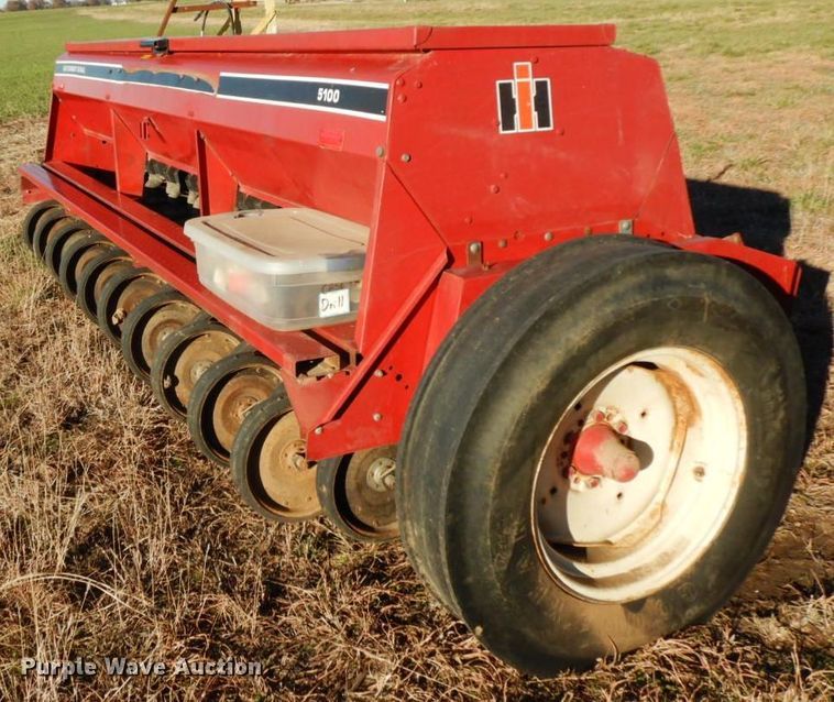 image for item HG9331 International 5100  grain drill