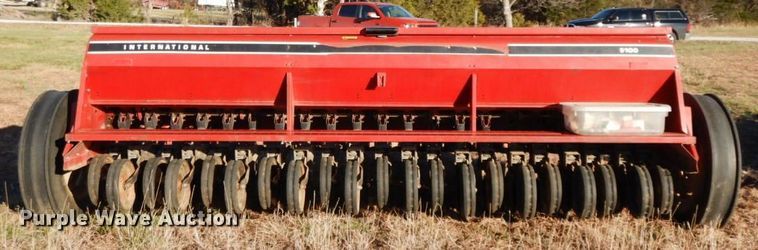image for item HG9331 International 5100  grain drill