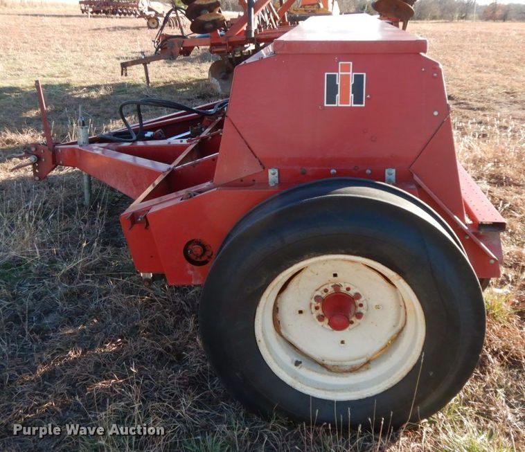 image for item HG9331 International 5100  grain drill