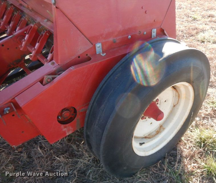 image for item HG9331 International 5100  grain drill