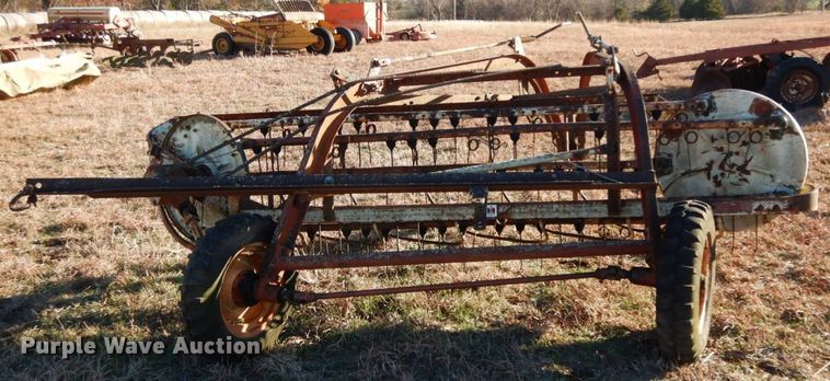image for item HG9333 International 35  hay rake