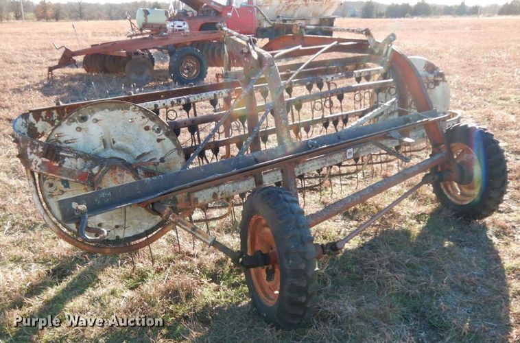 image for item HG9333 International 35  hay rake