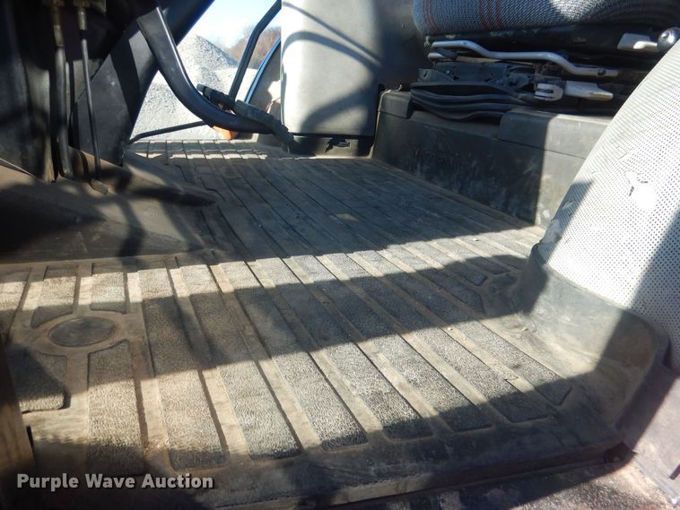 image for item HQ9537 2004 McCormick MTX120  MFWD tractor