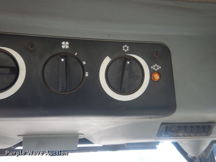 image for item HQ9537 2004 McCormick MTX120  MFWD tractor