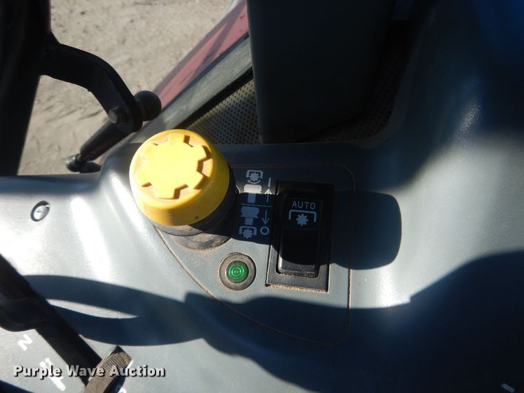 image for item HQ9537 2004 McCormick MTX120  MFWD tractor