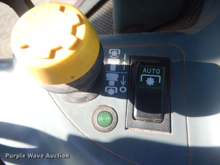 image for item HQ9537 2004 McCormick MTX120  MFWD tractor