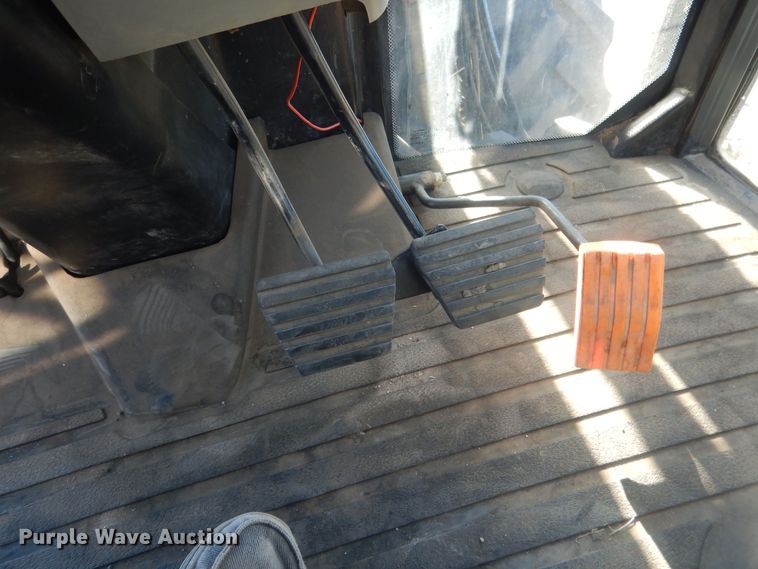 image for item HQ9537 2004 McCormick MTX120  MFWD tractor