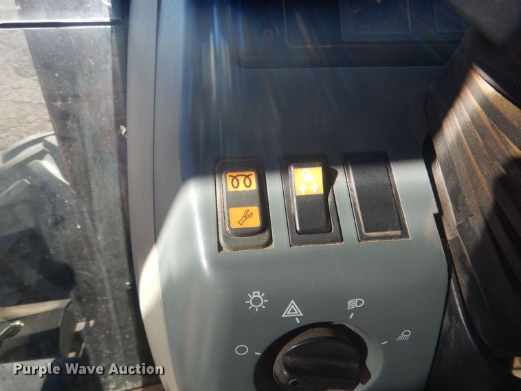 image for item HQ9537 2004 McCormick MTX120  MFWD tractor