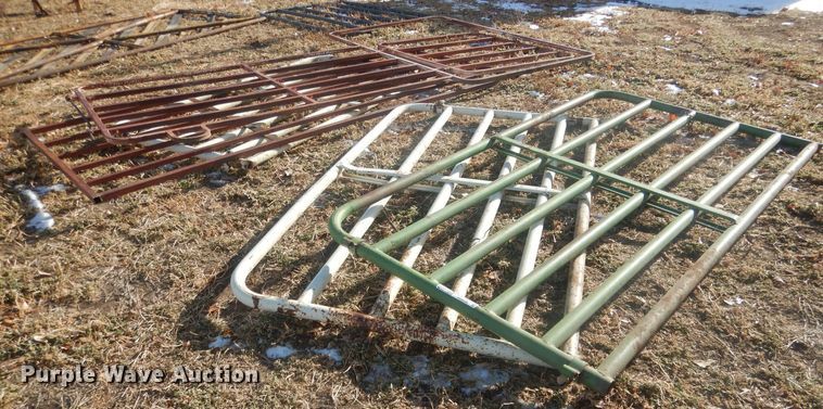 image for item HQ9546 Approx. 21 livestock panels