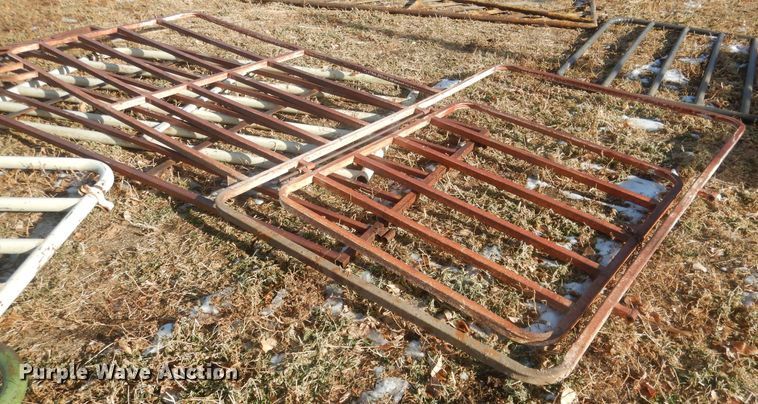 image for item HQ9546 Approx. 21 livestock panels