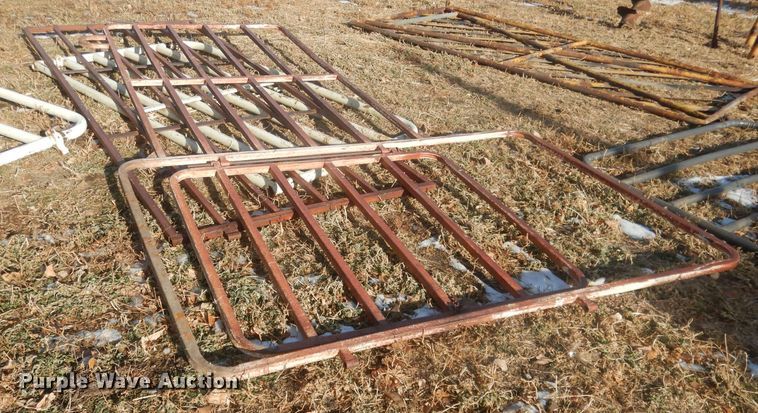 image for item HQ9546 Approx. 21 livestock panels