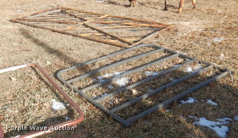 image for item HQ9546 Approx. 21 livestock panels