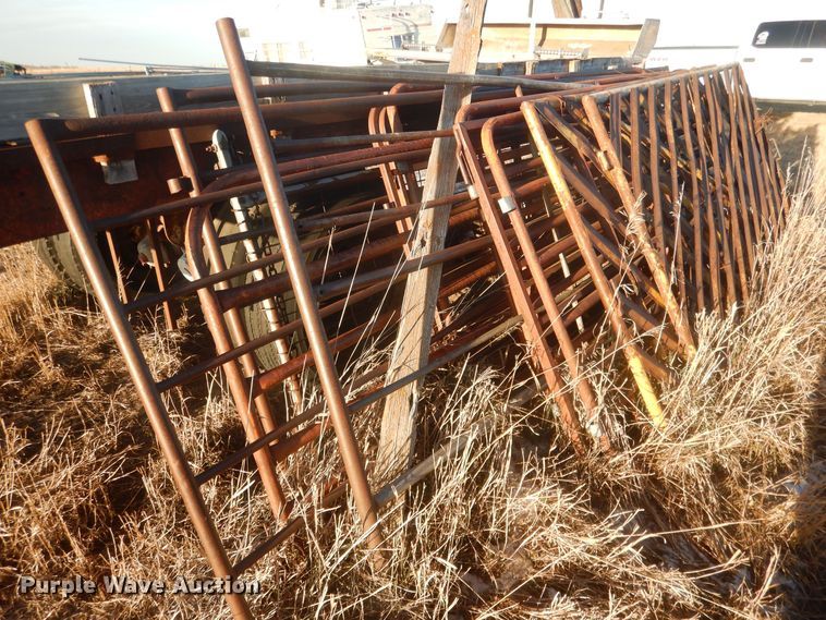 image for item HQ9546 Approx. 21 livestock panels