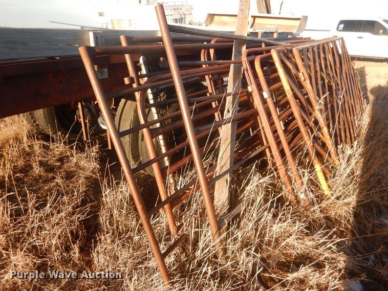 image for item HQ9546 Approx. 21 livestock panels