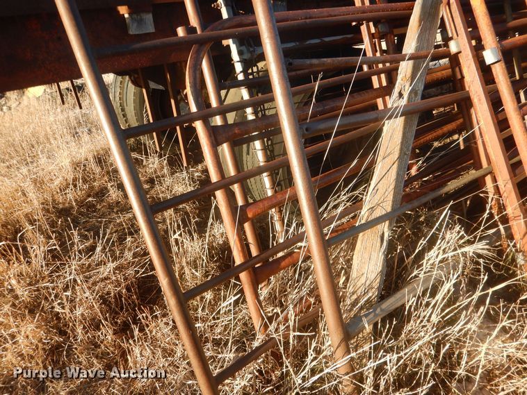 image for item HQ9546 Approx. 21 livestock panels