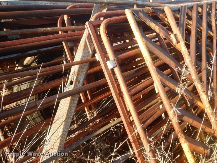 image for item HQ9546 Approx. 21 livestock panels